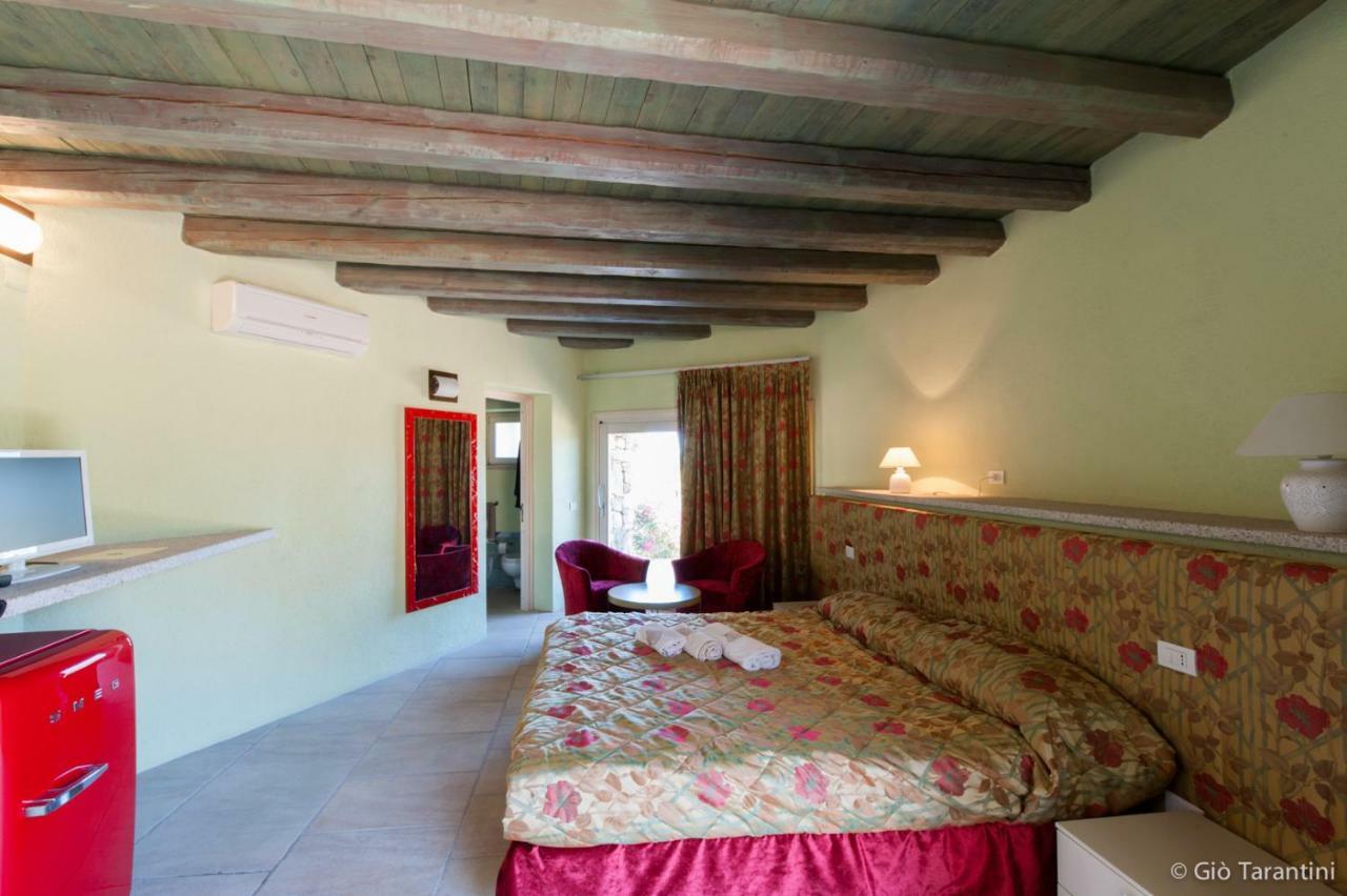Liscia Country Relais Pensionat Sant'Antonio di Gallura Eksteriør billede